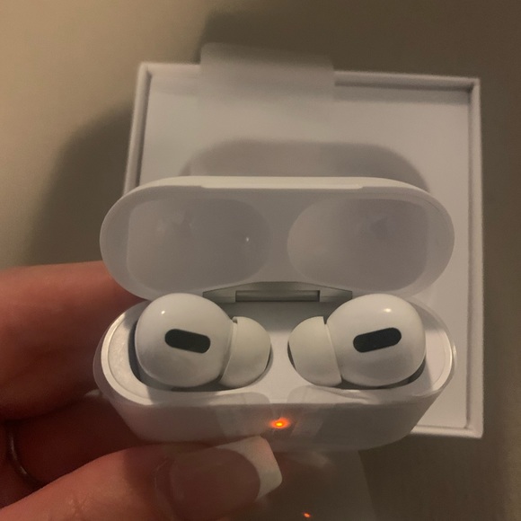 Brand new airpods - Picture 6 of 6